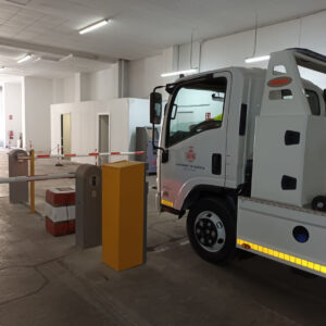 GRUA VALENCIA PASANDO BARRERA