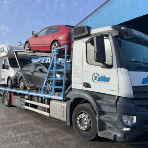 MERCEDES PORTA 3 COCHES CARGADO CON 2 COCHES Y CARAVANA